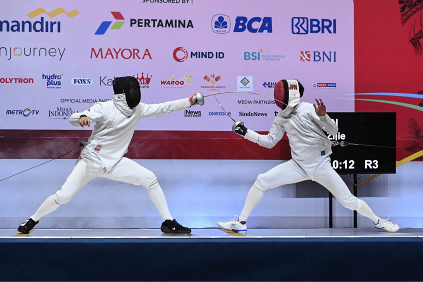 九游官方入口-日本选手在击剑比赛中勇夺金牌