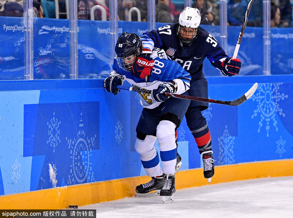 九游地址-冰球比赛：美国女队横扫取得五连胜