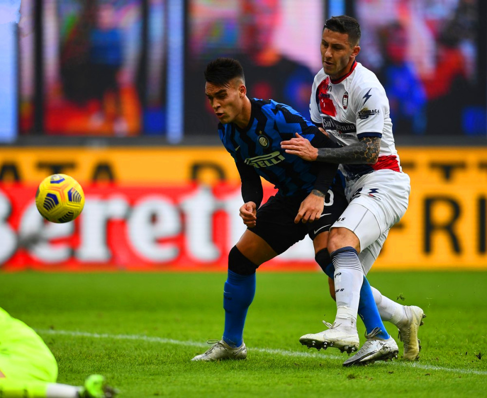 包含克罗托内主场告捷，逼近保级线的词条